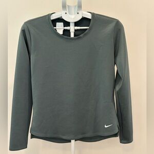 Women’s size Small Nike Performance Therma-Fit long sleeve top NWT